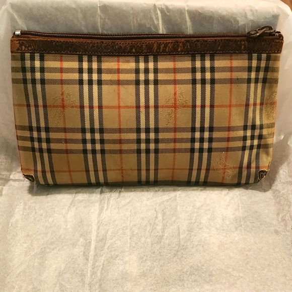 VINTAGE Burberry Checked Pouch 9.5" X 5.75" - Picture 3 of 9